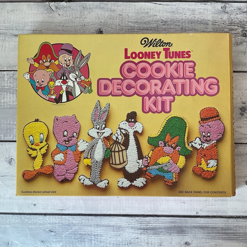 Wilton Looney Tunes Cookie Cutters Decorating Kit 1978 Warner Bros Bugs Bunny